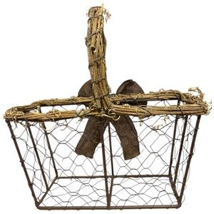 NWOT Rustic Brown Wire Basket with Bow